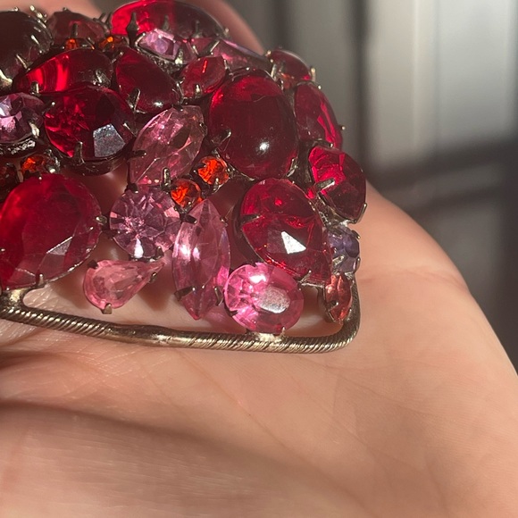 Vintage Schreiner Style Unsigned Glass Cabochon Red Pink Brooch. - Picture 8 of 13